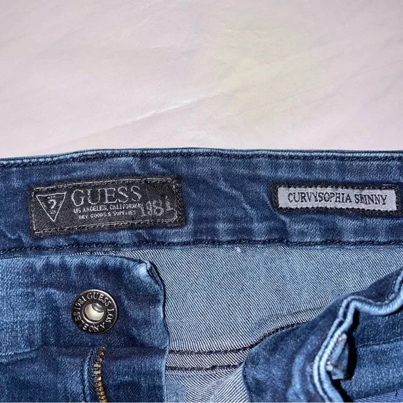 Guess Jeans - Picture 3 of 6